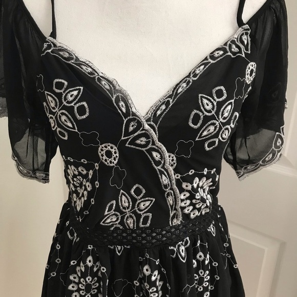 Romeo and Juliet Embroidered Cold Shoulder Dress M - Picture 4 of 8